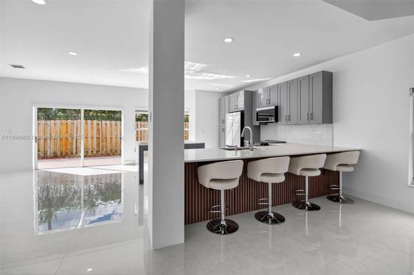 11244 NW 58th Ter, Doral, FL 33178