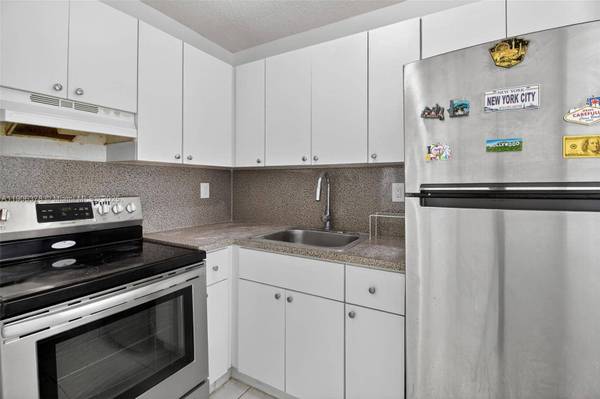 1864 NW 28th St #1, Miami, FL 33142