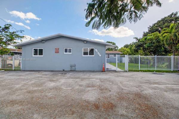 1864 NW 28th St, Miami, FL 33142