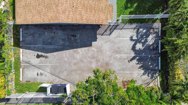 1864 NW 28th St, Miami, FL 33142