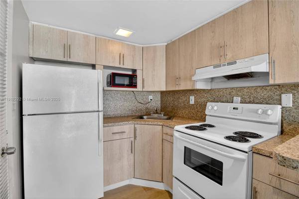 1600 S Le Jeune Rd #3, Coral Gables, FL 33134