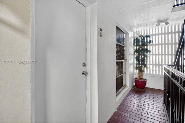 1600 S Le Jeune Rd #3, Coral Gables, FL 33134