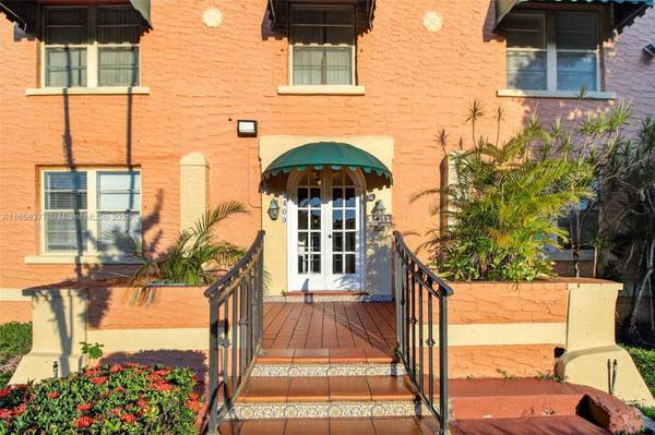 3409 S Le Jeune Rd, Coral Gables, FL 33134