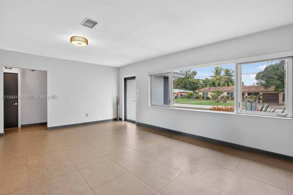 425 NE 114th St, Miami, FL 33161