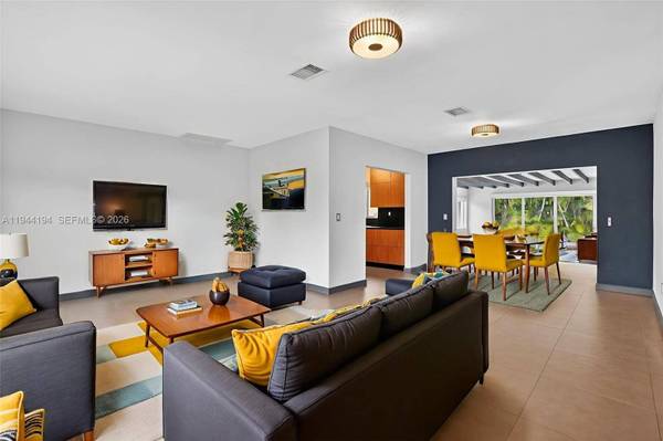 425 NE 114th St, Miami, FL 33161