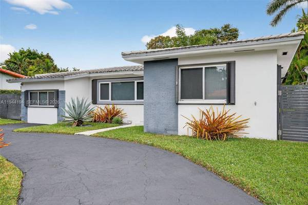 425 NE 114th St, Miami, FL 33161