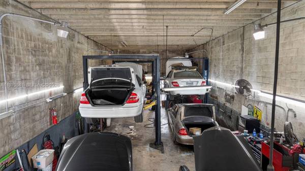 3838 Shipping Ave, Miami, FL 33146