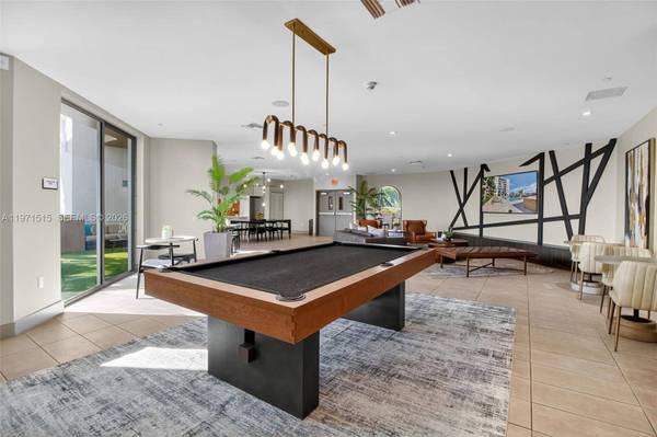 1110 NW 1 st #703, Miami, FL 33128