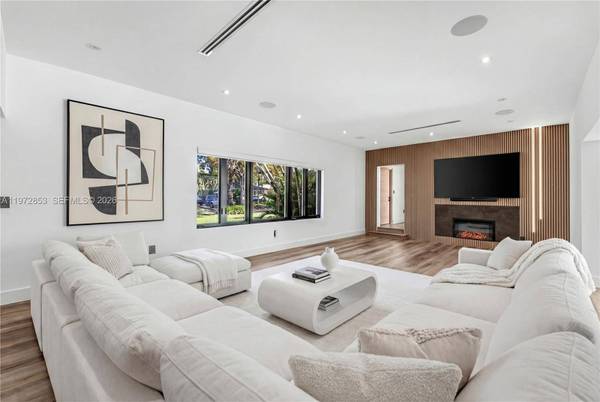 1424 Algardi Ave, Coral Gables, FL 33146