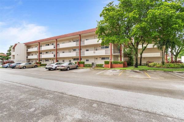 9420 S Hollybrook Lake Dr #206, Pembroke Pines, FL 33025
