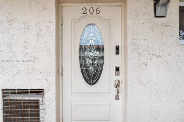 9420 S Hollybrook Lake Dr #206, Pembroke Pines, FL 33025