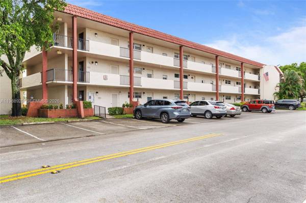 9420 S Hollybrook Lake Dr #206, Pembroke Pines, FL 33025