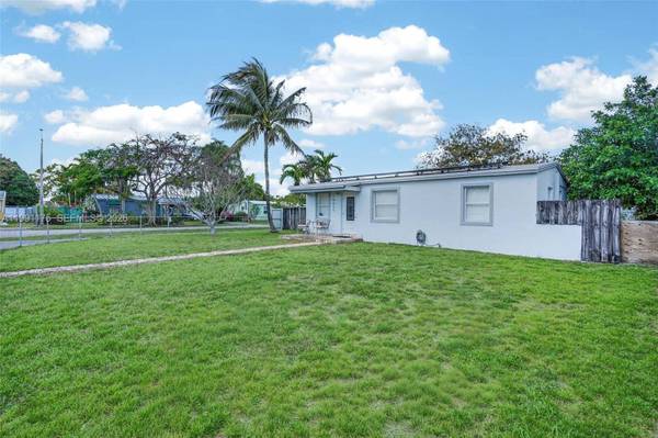 10055 SW 52nd Ter, Miami, FL 33165