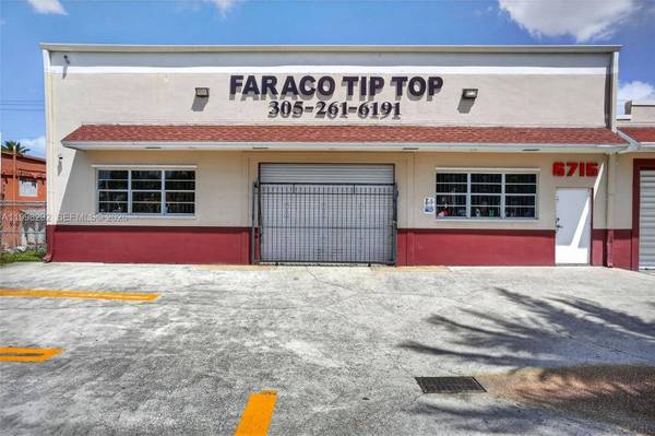 6701 SW 8th St, Miami, FL 33144