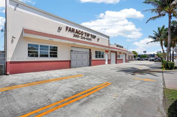 6701 SW 8th St, Miami, FL 33144