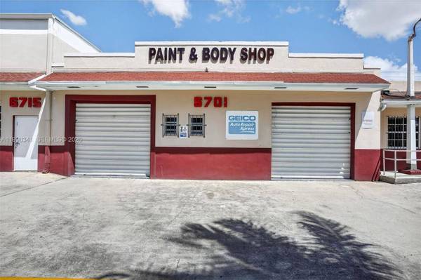 6701 SW 8th St, Miami, FL 33144