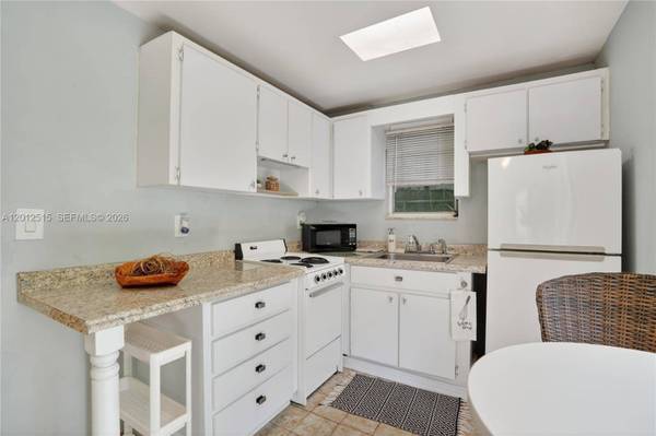 GUEST HOUSE SAN MIGUEL #REAR, Coral Gables, FL 33134