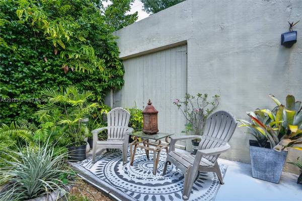 GUEST HOUSE SAN MIGUEL #REAR, Coral Gables, FL 33134