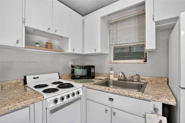 GUEST HOUSE SAN MIGUEL #REAR, Coral Gables, FL 33134