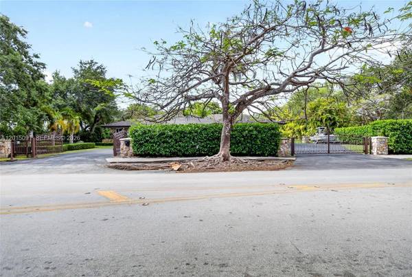 6650 SW 112th St, Pinecrest, FL 33156