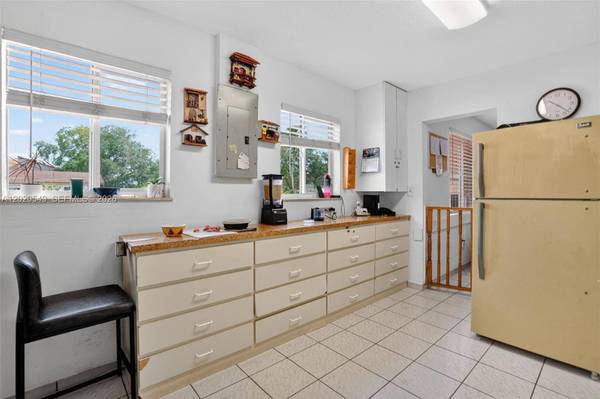 7100 NW 1st Ter, Miami, FL 33126