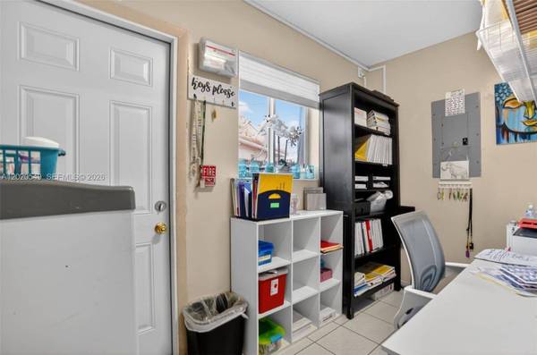 7100 NW 1st Ter, Miami, FL 33126
