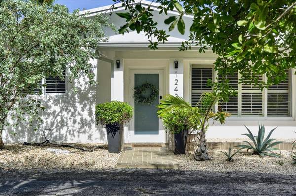 12420 SW 69th Ave, Pinecrest, FL 33156