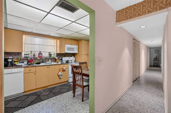 450 SW 9th St, Miami, FL 33130