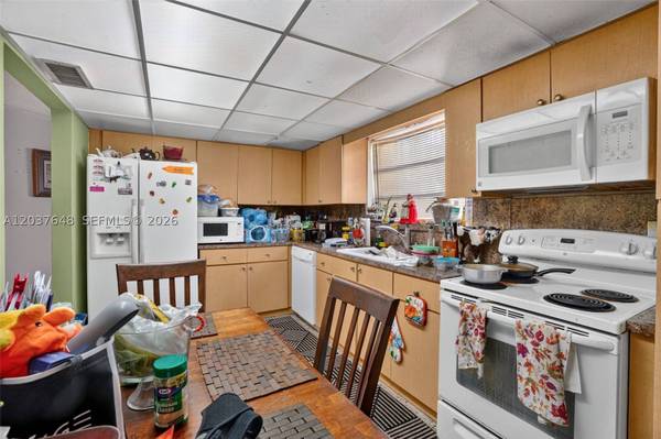 450 SW 9th St, Miami, FL 33130