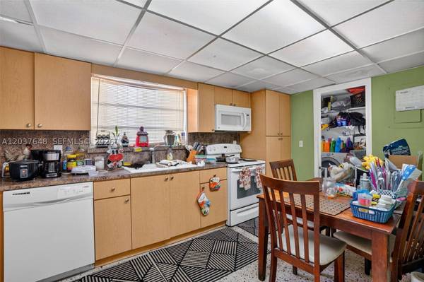 450 SW 9th St, Miami, FL 33130