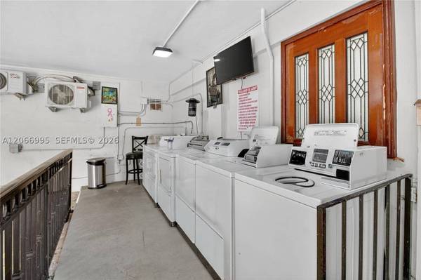 1600 S Le Jeune Rd #10, Coral Gables, FL 33134