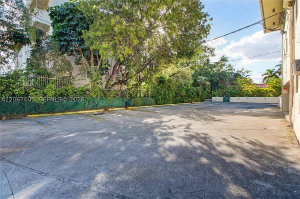 1600 S Le Jeune Rd #14, Coral Gables, FL 33134