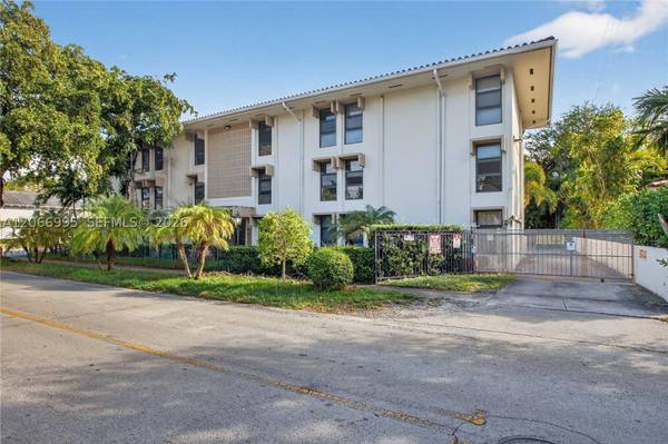 1600 S Le Jeune Rd #10, Coral Gables, FL 33134