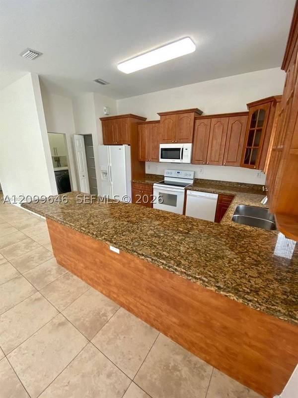 2485 W 5th Ct #B, Hialeah, FL 33010