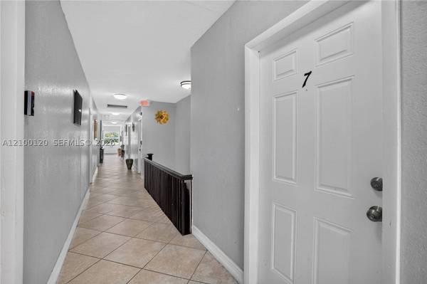 2756 SW 4th St #7, Miami, FL 33135