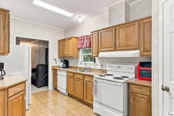 328 GUYTON LOOP ROAD, Calhoun, LA 71225