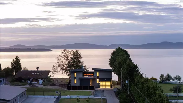 3300 Livesay Rd, Central Saanich, BC V8M 1W7