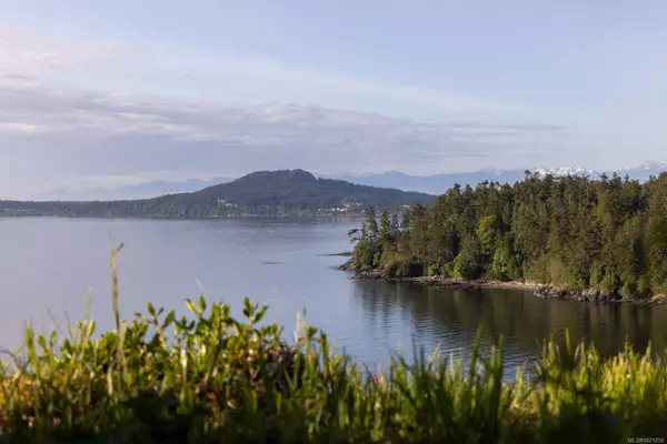 3300 Livesay Rd, Central Saanich, BC V8M 1W7