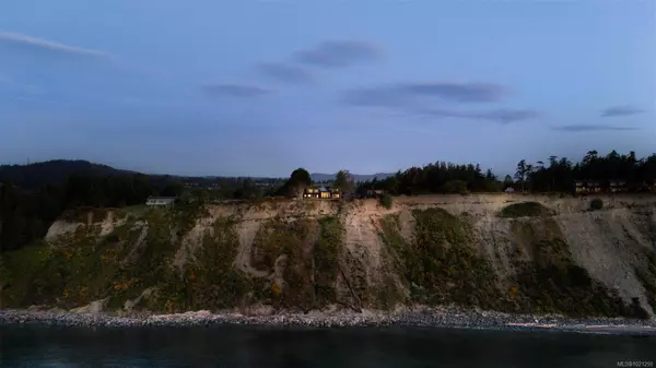 3300 Livesay Rd, Central Saanich, BC V8M 1W7