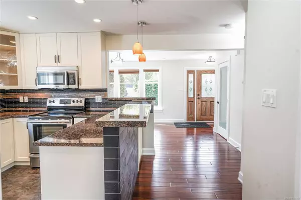 2617 Doncaster Dr, Victoria, BC V8R 2W5