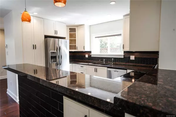 2617 Doncaster Dr, Victoria, BC V8R 2W5