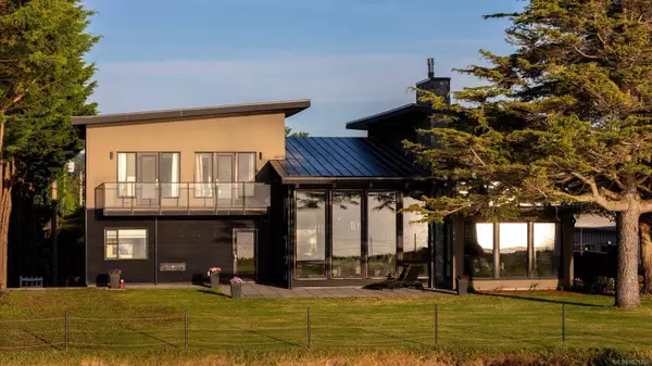 3300 Livesay Rd, Central Saanich, BC V8M 1W7