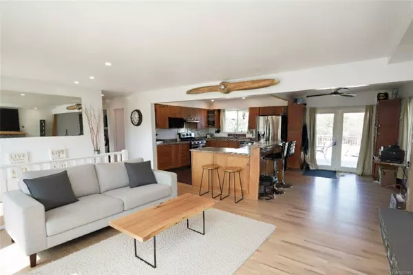 536 Strathdee Pl, Colwood, BC V9C 2R6