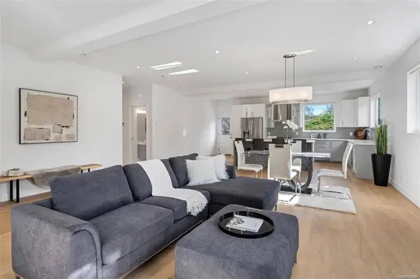 227 Heddle Ave, View Royal, BC V9B 1T9