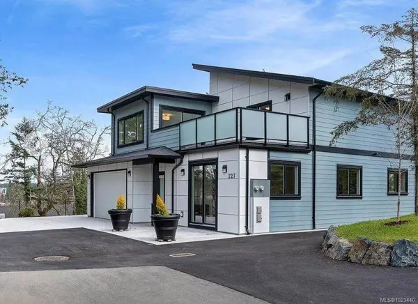 227 Heddle Ave, View Royal, BC V9B 1T9