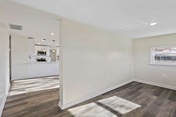 125 Dihedral Dr, Middle River, MD 21220-4634