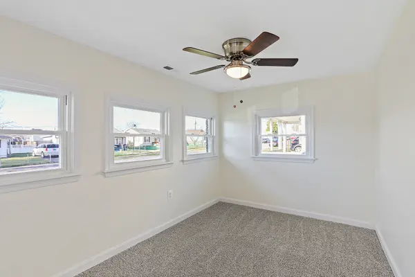 125 Dihedral Dr, Middle River, MD 21220-4634