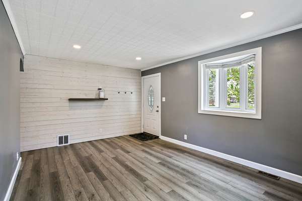 301 Townsend Rd, Essex, MD 21221-6635
