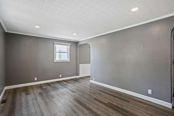 301 Townsend Rd, Essex, MD 21221-6635