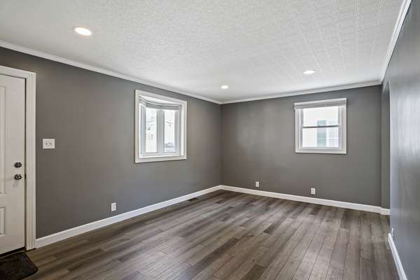 301 Townsend Rd, Essex, MD 21221-6635